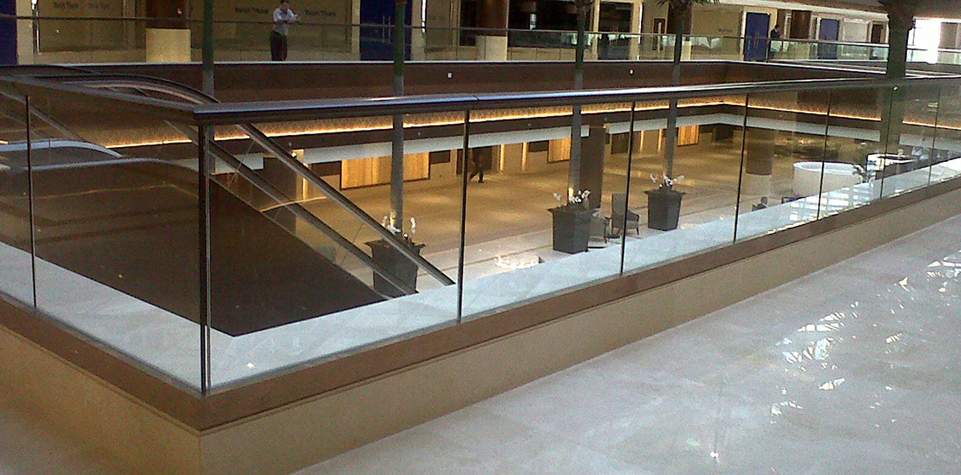 Glass balustrade of the single floor